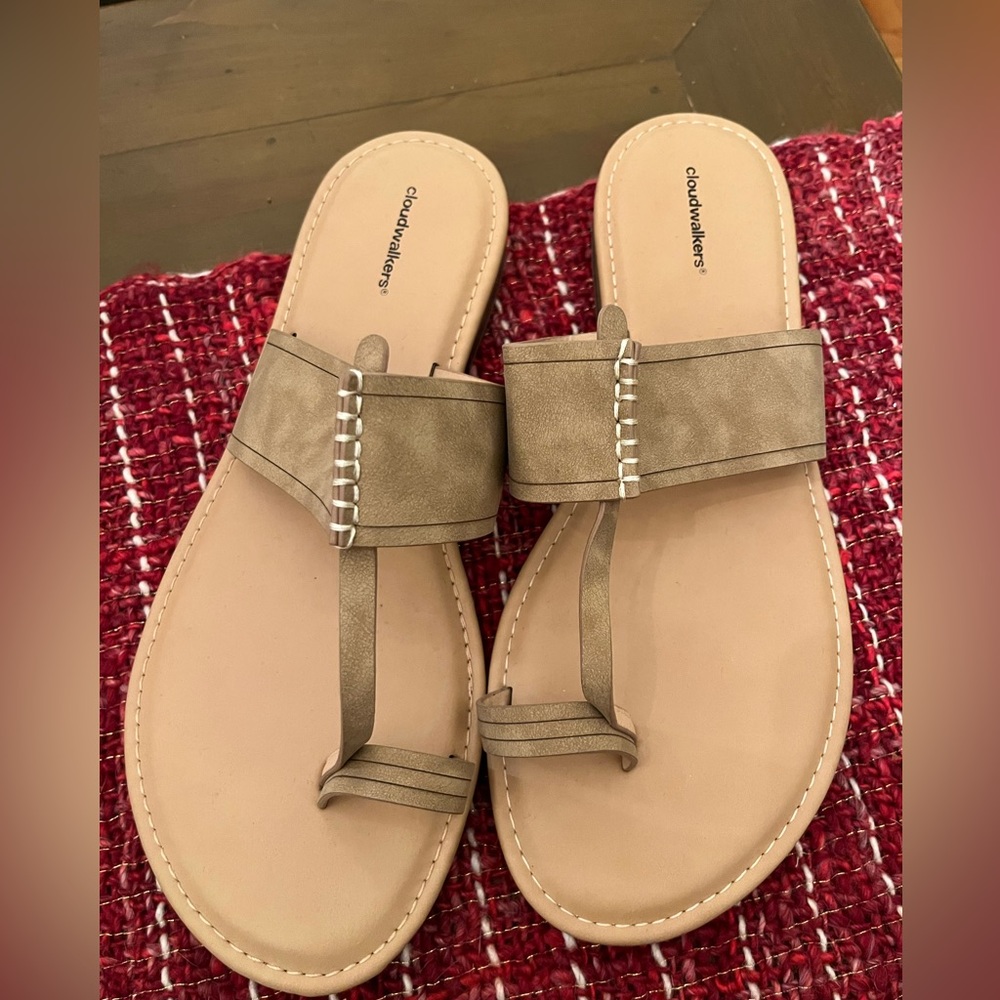 13W Cloudwalkers Leah Sandal